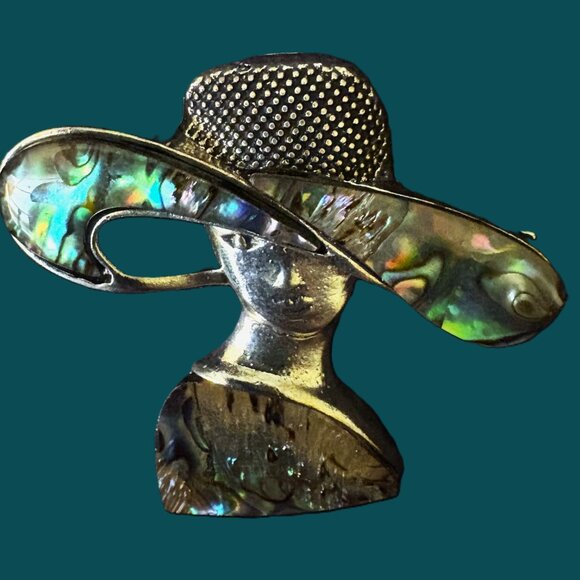 Vintage Silver lady Brooch with Detailed Hat Abalone Inlay - Picture 5 of 10